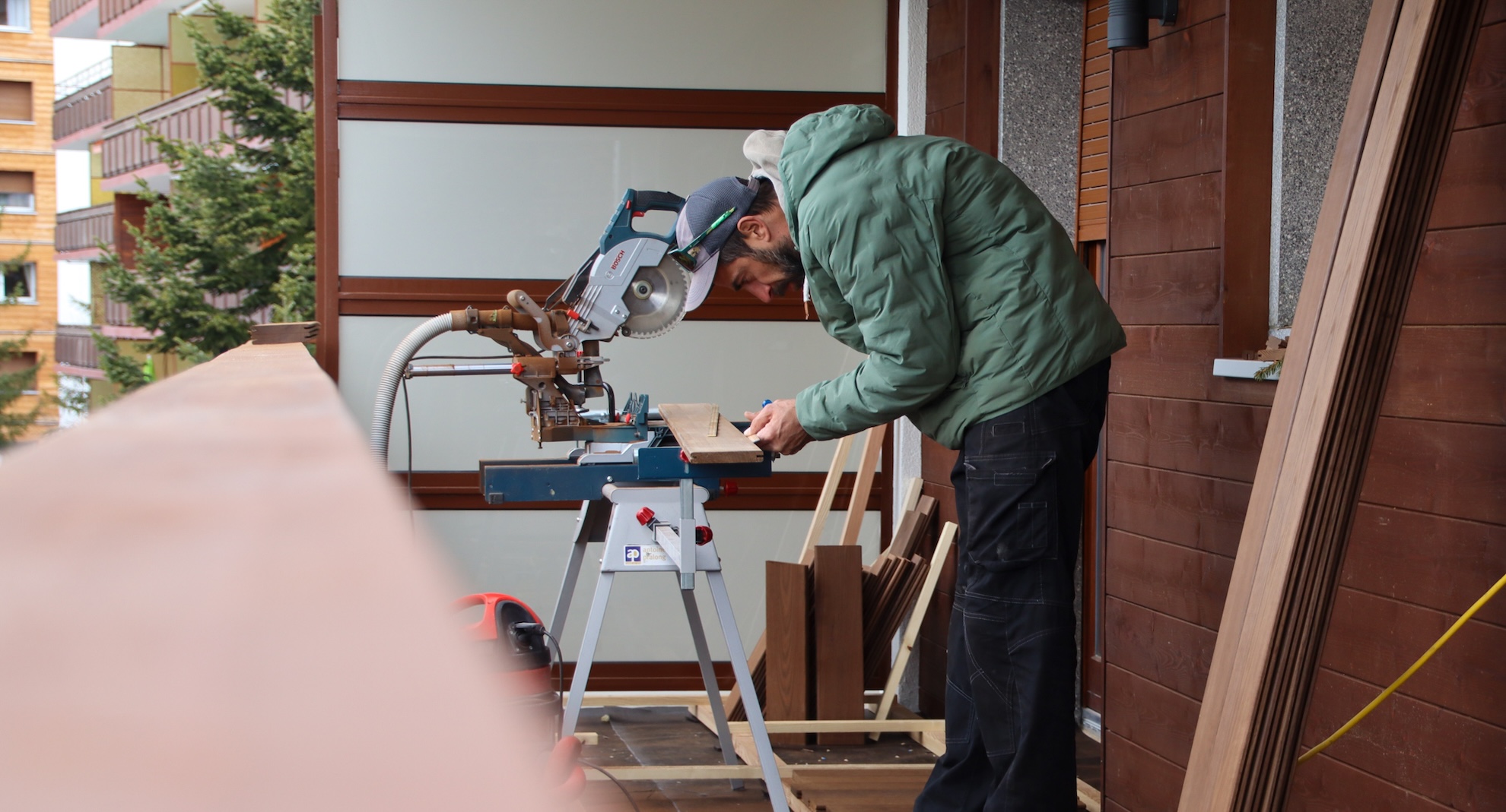 chantier-menuiserie-exterieure-balcon-bois-valais-central