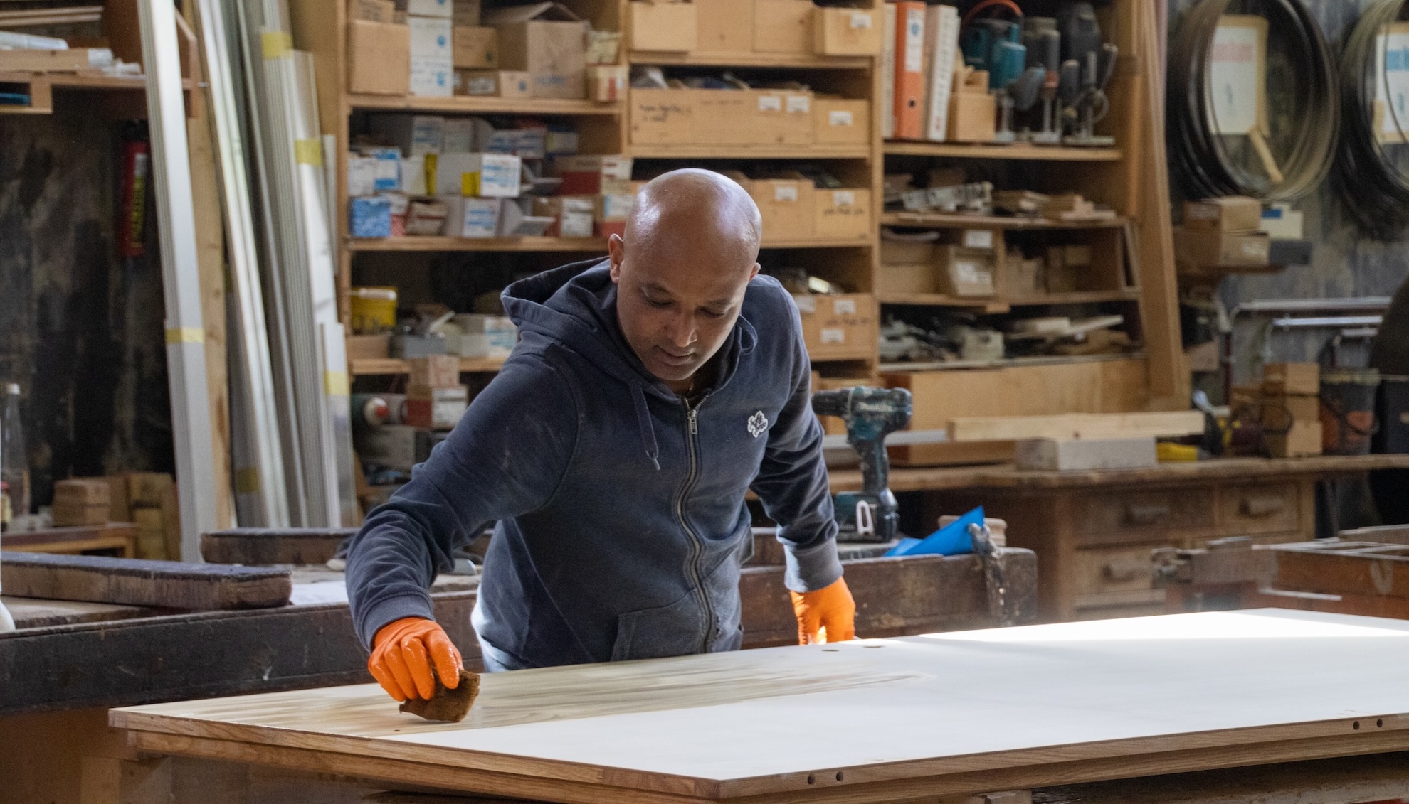 equipe-menuisiers-atelier-renovation-chermignon-valais